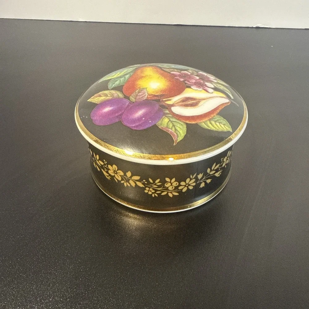 Falcon China ceramic Black Trinket pill box with‎ lid VGC Made In England